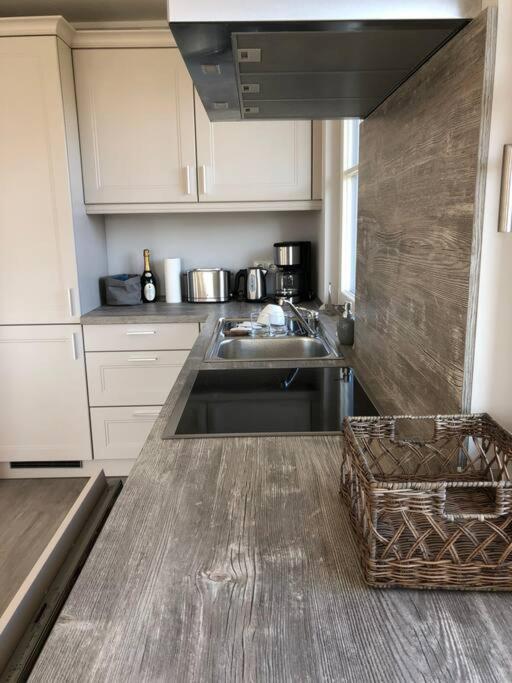 Reetdachhaus Seasons Mit Kamin & Sauna Gross Schwansee Luaran gambar