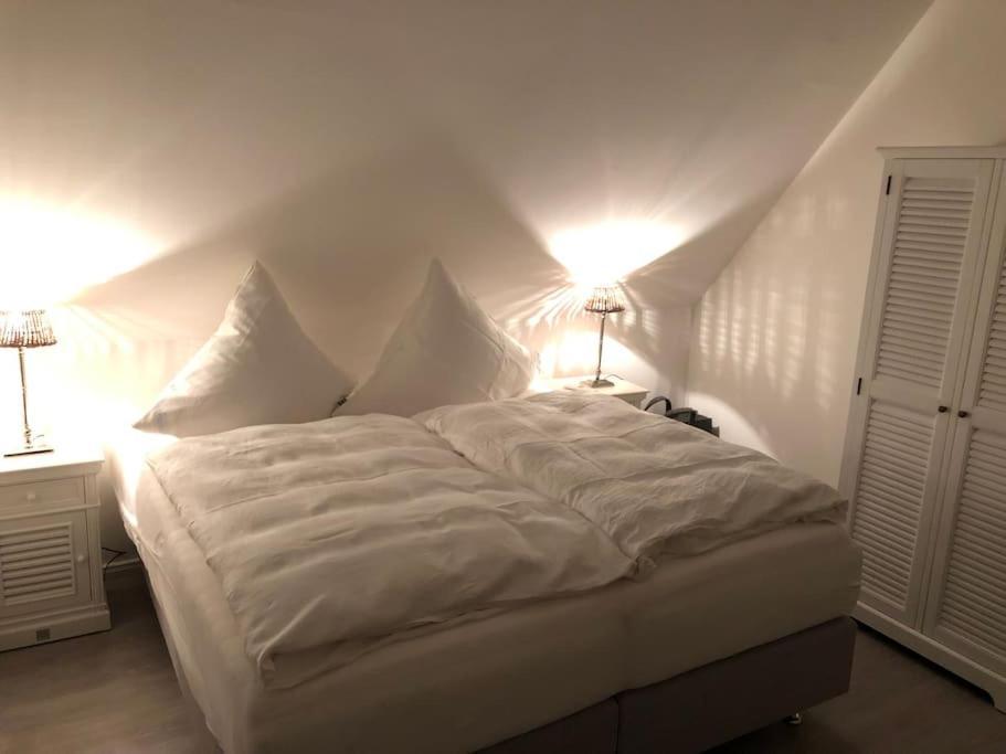 Reetdachhaus Seasons Mit Kamin & Sauna Gross Schwansee Luaran gambar